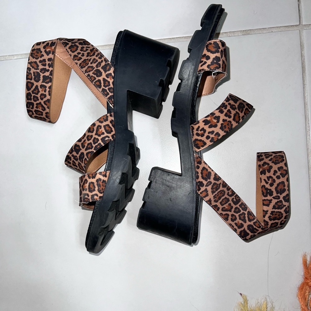 Steve Madden platform leopard print shoes
